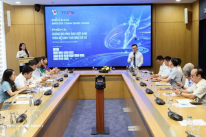 作为2026年全国新闻报刊展框架内全国新闻论坛的活动之一，越南通讯社记者联合会于2026年6月20日上午在海防市主持召开了主题为“在数字新闻生态系统中推广越南形象”的讨论会。图自越通社