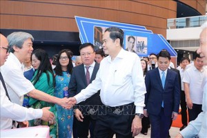 国会主席陈青敏与代表们在2026年全国新闻报刊盛会上。图：越通社