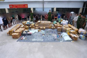各嫌疑人及涉案赃物在公安机关。图：CACC