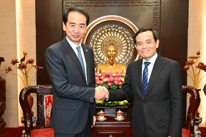 胡志明市市委书记陈留光会见何炜大使。图：越勇
