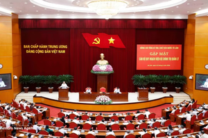 党中央总书记、国家主席苏林在党中央办事处会见了由党中央政治局管理的后备干部。图自越通社