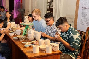 胡志明市文化遗产在都市夜生活中“苏醒”
