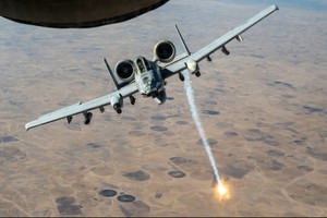 美军A-10“雷电Ⅱ”攻击机对伊朗发动的一次空袭。图：CENTCOM。