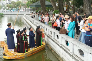 在音乐视频《北宁闪耀》的效应带动下，北宁省的旅游产品吸引了大量游客。图自越通社