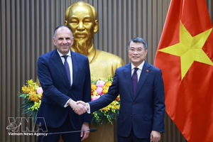 越南政府总理黎明兴和希腊外交部长乔治·耶拉佩特里蒂斯。图自越通社