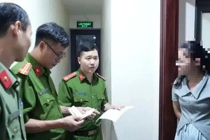 公安力量进行居住检查。图：公安提供