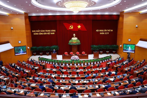 第十四届党中央执委会第三次会议闭幕会现场。图自越通社