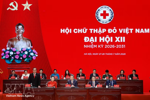 党中央总书记、国家主席苏林出席越南红十字会第十二次全国代表大会并参加主席团。图片来源： 越通社