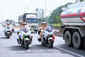 同奈市公安出动检查、处理客运经营领域违规行为。图：同奈市公安提供