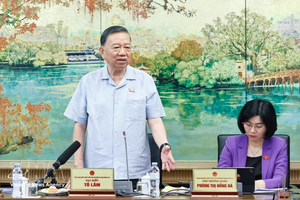 党中央总书记、国家主席、中央军委书记苏林在会议上发表讲话。图自越通社