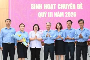 党支部活动必须深入各单位的具体任务