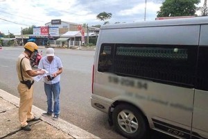 同奈市公安厅交警力量执行客车检查高峰行动。图：同奈交警提供