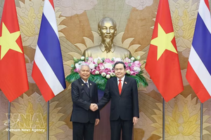 国会主席陈青敏与泰王国国会主席兼下议院议长索蓬·扎拉姆-图自越通社