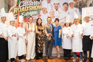 “2026年欧洲越南米粉文化推广之旅”活动各位代表合影。图自 SOCIETY