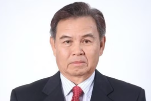 老挝人民民主共和国国会主席、原老挝建国阵线中央委员会主席赛宋蓬·丰威汉同志于8月8日逝世，享年70岁 图自越通社