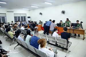 首都公安干部、警务人员开展二级电子身份账户注册工作。图自越通社