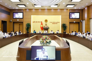 国会常务委员会就《刑法修正案（草案）》提出意见。图自越通社