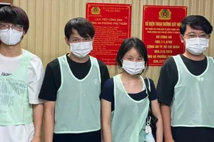 公安机关驱逐在网上设立诈骗团伙的中国籍人员。图：公安