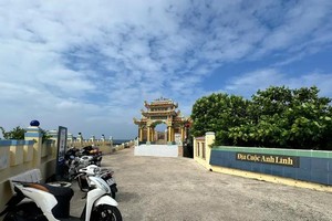 富贵岛上的师墓区域在各假期间通常游客拥挤，目前则游客稀少。图：进胜