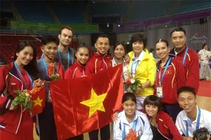 Cách đây 4 năm, Chí Anh và Nhã Khanh chỉ giành được 2 HCĐ tại AIMAG 2013. Nguồn: TDTT