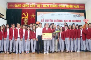 Đội điền kinh Việt Nam đã được nhận thưởng kịp thời. Ảnh: NGỌC HẢI