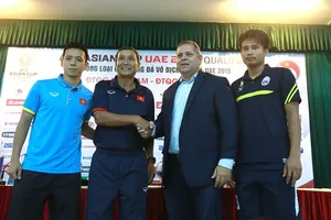 HLV 2 đội tuyển rất cởi mở trước trận đấu. Ảnh: MINH HOÀNG