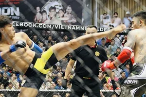 Nguyễn Trần Duy Nhất đã có chiến thắng đầu tiên tại giải MMA chuyên nghiệp ở Việt Nam của vòng loại khu vực phía Bắc. Ảnh: T.KHÁNH