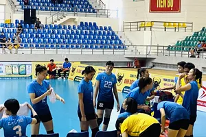 Ngọc Hoa (22) và đội nhà đã có chiến thắng sau 6 tháng trở lại một giải đấu trong nước. Ảnh: M.CHIẾN