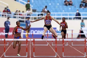 Quách Thị Lan đang chờ để xin thủ tục được tới Mỹ dự giải điền kinh thế giới 2022. Ảnh: DŨNG PHƯƠNG