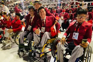 Đoàn thể thao người khuyết tật Việt Nam dự khán tại Lễ khai mạc. Ảnh: PT.DƯƠNG