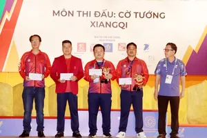 Kỳ thủ Nguyễn Thành Bảo (ngoài cùng bên trái) góp mặt ở giải vô địch thế giới năm nay. Ảnh: K.T
