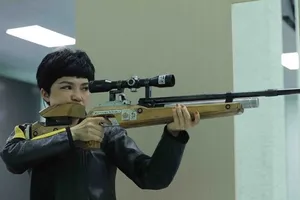 Xạ thủ Đặng Hồng Hà chỉ có được tấm HCĐ cá nhân bài bắn 10m súng trường hơi di động tiêu chuẩn nữ tại Đại hội thể thao toàn quốc năm nay. Ảnh: VŨ SINH