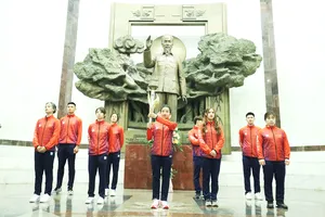 Các VĐV tiêu biểu của thể thao Việt Nam đã tham gia lễ xin lửa Đại hội thể thao toàn quốc lần thứ 9-2022. Ảnh: TÚ TÚ