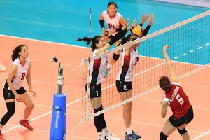 Chủ nhà Quảng Ninh (trắng) đã chơi tốt ở vòng bảng và có tấm vé tứ kết cũng như tràn đầy hy vọng lọt vào nhóm tranh huy chương Đại hội thể thao toàn quốc năm nay. Ảnh: DŨNG PHƯƠNG