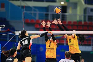 Các trận đấu diễn ra hấp dẫn nhưng vẫn không khác một giải vô địch quốc gia thu nhỏ. Ảnh: DŨNG PHƯƠNG