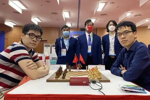 Lê Tuấn Minh (trái) có mặt tại giải vô địch cờ nhanh, cờ chớp thế giới 2022 trong khi Lê Quang Liêm vắng mặt. Ảnh: P.T