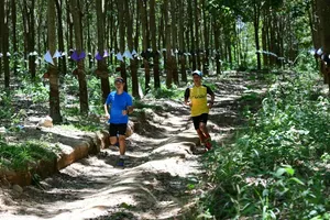 VĐV dự giải sẽ được trải nghiệm các cung đường chạy rất đặc thù ở Kon Tum. Ảnh: MINH MINH