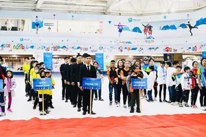Các VĐV về tham dự giải trượt băng tốc độ trẻ quốc gia 2023. Ảnh: MINH MINH