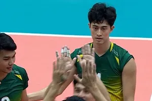 Chủ công Quản Trọng Nghĩa gặp chấn thương trong ngày thi đấu 12-3. Ảnh: MINH MINH