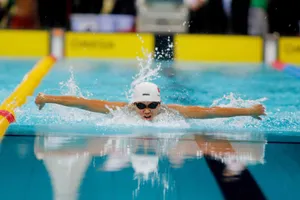 Nguyễn Diệp Phương Trâm giúp đội bơi TPHCM có HCV tiếp sức nữ trong ngày. Ảnh: DŨNG PHƯƠNG