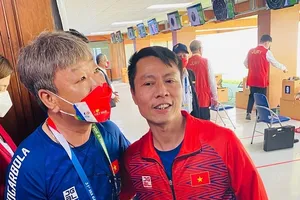 HLV Park Chung-gun vẫn đang làm việc tại đội tuyển bắn súng Việt Nam. Ảnh: MINH MINH