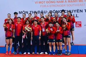 Đội bóng chuyền nữ Việt Nam tại SEA Games 31 có đủ thành phần ban huấn luyện gồm 1 HLV trưởng và 3 trợ lý. Ảnh: DŨNG PHƯƠNG