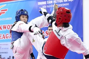 Võ sĩ Trương Thị Kim Tuyền (xanh) đang giữ ngôi vô địch hạng 46kg nữ từ SEA Games 31. Ảnh: MINH MINH