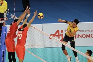 Bóng chuyền nam Việt Nam đã được động viên 100 triệu đồng trước khi đi Campuchia. Ảnh: NHẬT ANH