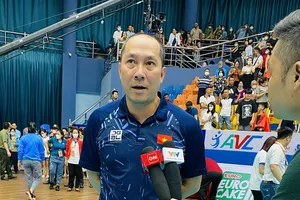 HLV Nguyễn Tuấn Kiệt cho biết các cầu thủ đã tự tin hơn khi được thi đấu nhiều với cầu thủ ở đẳng cấp cao. Ảnh: MINH CHIẾN