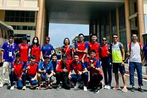 Đội tuyển triathlon Việt Nam đã tới di chuyển tới Campuchia. Ảnh: TRI.VN
