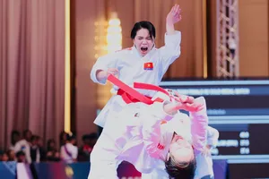 Sự dũng mãnh của các tuyển thủ karate Việt Nam đã tạo cảm hứng cho người hâm mộ tại SEA Games 32 vừa qua. Ảnh: DŨNG PHƯƠNG