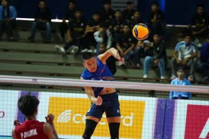 Tay đập Nguyễn Văn Quốc Duy phần nào bị ảnh hưởng chuyên môn khi vừa thi đấu cho đội chủ quản Trà Vinh nhưng cũng phải tập huấn cùng đội tuyển quốc gia trong giai đoạn chuẩn bị cho SEA Games 32. Ảnh: DŨNG PHƯƠNG