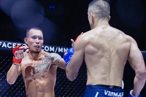 Trần Quang Lộc đã chiến thắng trong trận quan trọng để bảo vệ đai vô địch. Ảnh: VMMAF