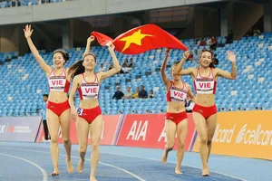 Nguyễn Thị Huyền và đồng đội ở tổ tiếp sức 4x400m sẽ đi Thái Lan sớm nhất. Ảnh: DŨNG PHƯƠNG